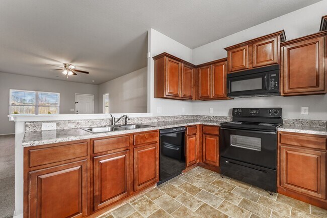 Building Photo - 848 NW Evans Cir