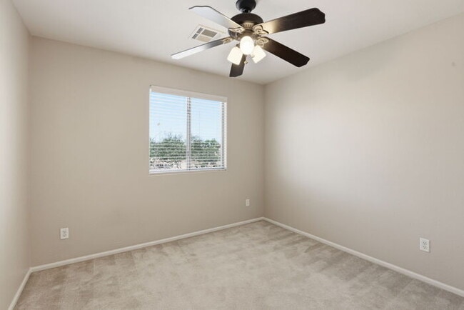 Building Photo - 981 S Deerfield Ln