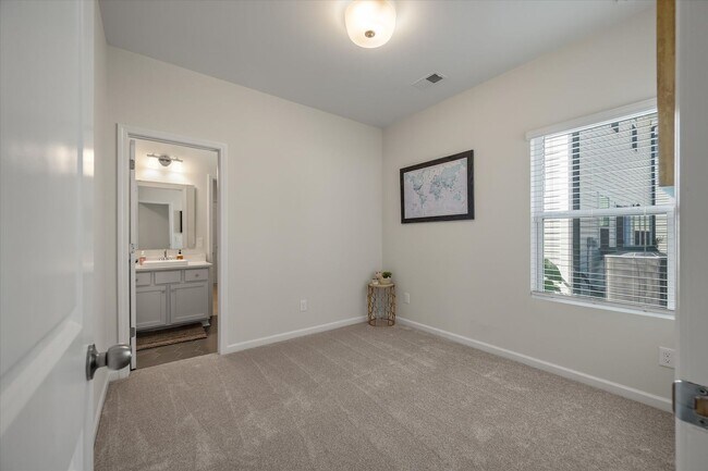 Building Photo - Beautiful 4 Bedroom Home with Office in Nexton