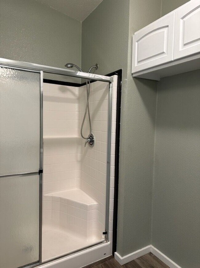 Building Photo - FREE RENT AND $1,000 SECURITY DEPOSIT - Single Level Updated Home w/ Spacious Yard and Loads of S...