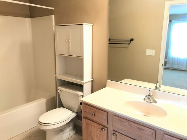 Building Photo - End Unit Townhome on Quiet Cul-De-Sac in Covington Crossing