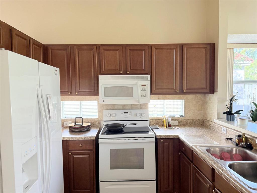 Building Photo - 4965 SW 153rd Ave
