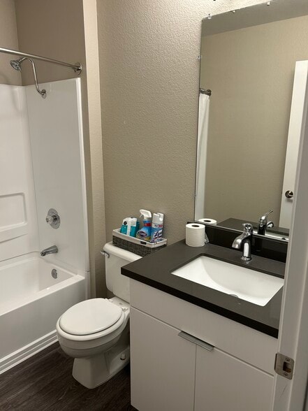Building Photo - 6570 Cotton Wood Cir