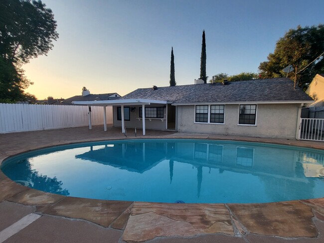 Building Photo - 17544 Blythe St