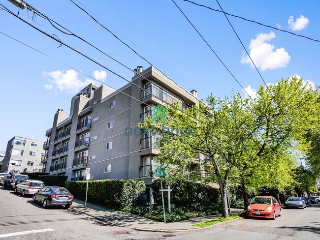 Primary Photo - 2 Bed 1 Bath Condo in Desirable Capitol Hill