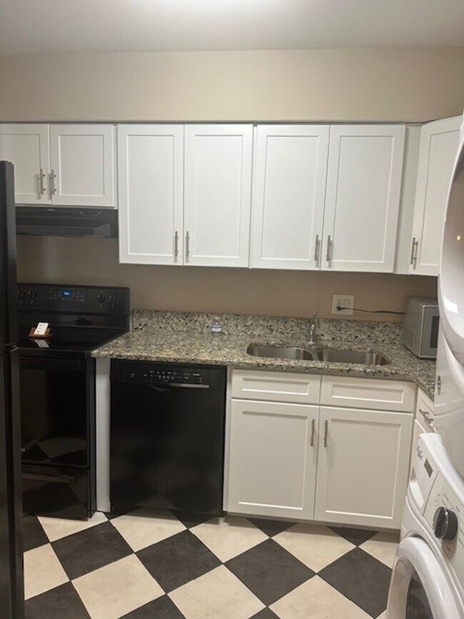 Building Photo - 1 Bedroom Condo