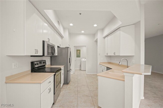 Building Photo - 9220 Belleza Way