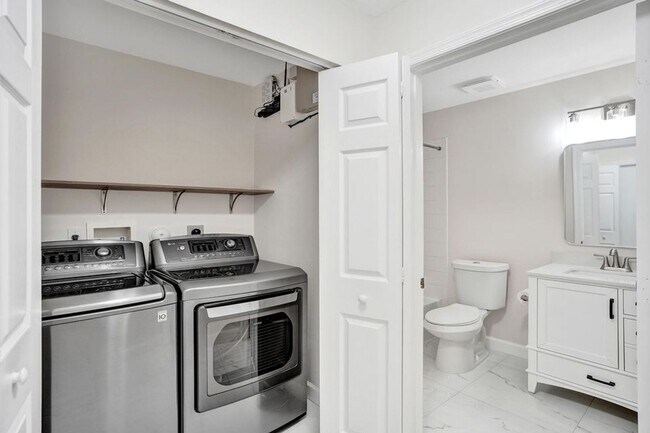 Building Photo - 5033 S La Sedona Cir