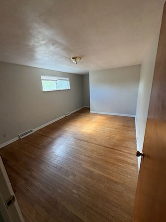 Building Photo - 2902 N Rockwood Dr
