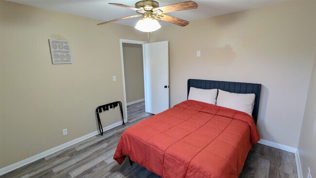 Building Photo - 10227 Gulf Meadows Dr