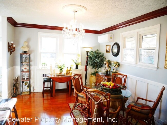 Building Photo - 3 br, 2.5 bath House - 2825 Harview Ave