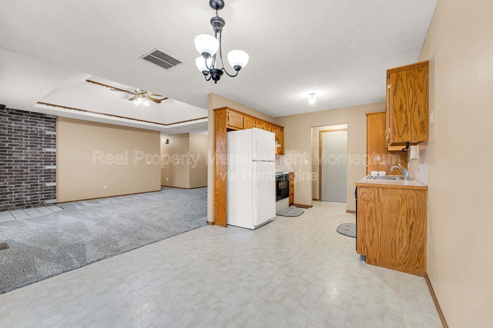 Building Photo - 2671 Cedar Ave