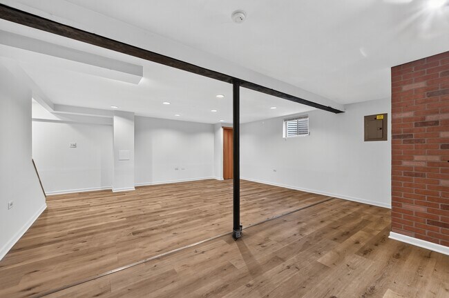 Building Photo - 1301 Brookfield Dr