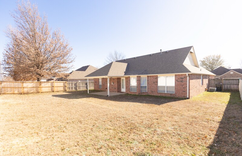 Building Photo - 11003 E 95th Pl N