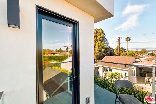 Building Photo - 12153 Palms Blvd