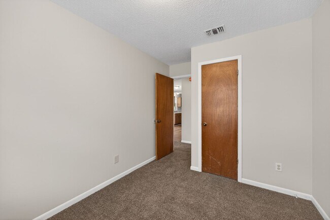 Building Photo - Nice family home!