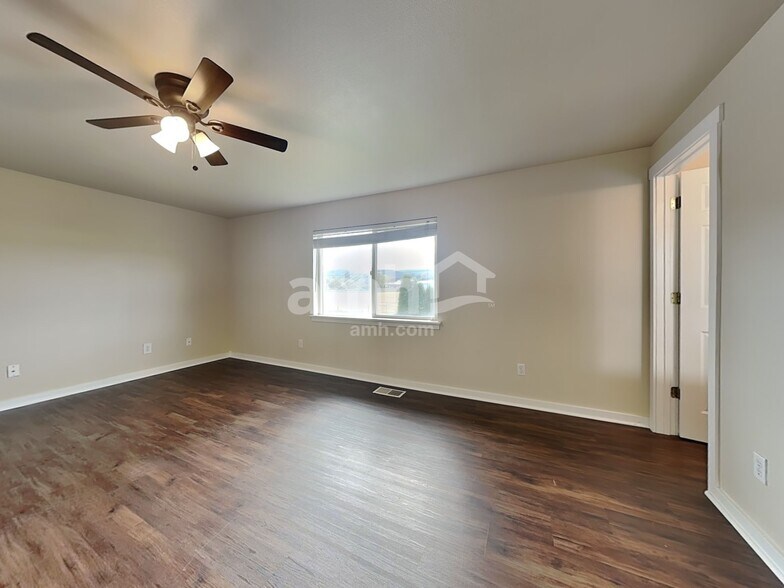 Building Photo - 1327 Whitehouse Ave