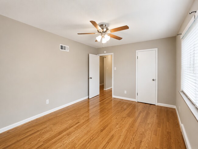 Building Photo - Nagel Avenue Apartments