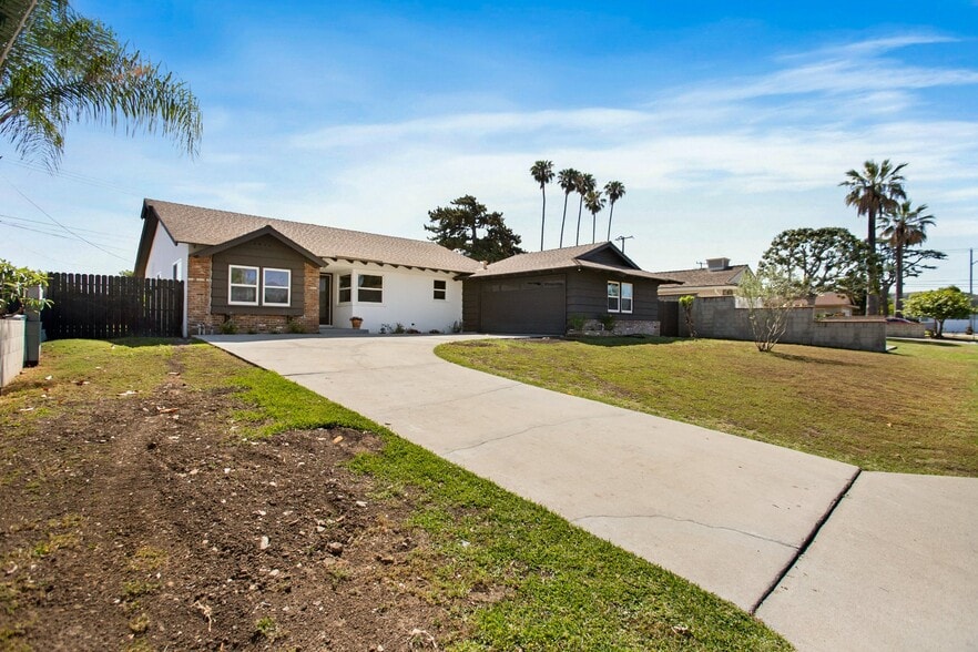 Building Photo - 934 S Donna Beth Ave