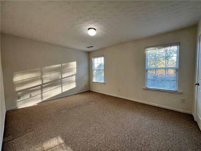 Building Photo - 789 Roxholly Ln NE