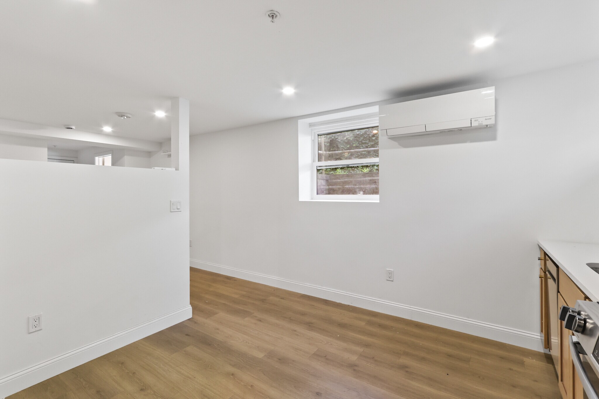Building Photo - 261 Bradley St