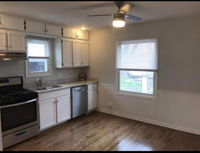 Building Photo - 324 Hiawatha Dr