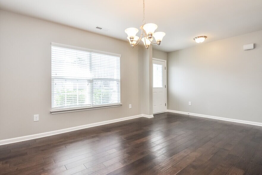 Building Photo - 5006 Watsonia Dr