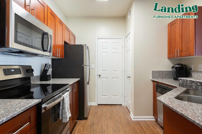 Building Photo - 901 Lakeside Cir