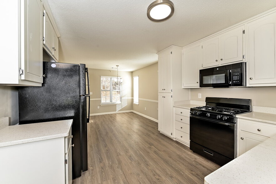 Building Photo - 8560 Guthrie Dr