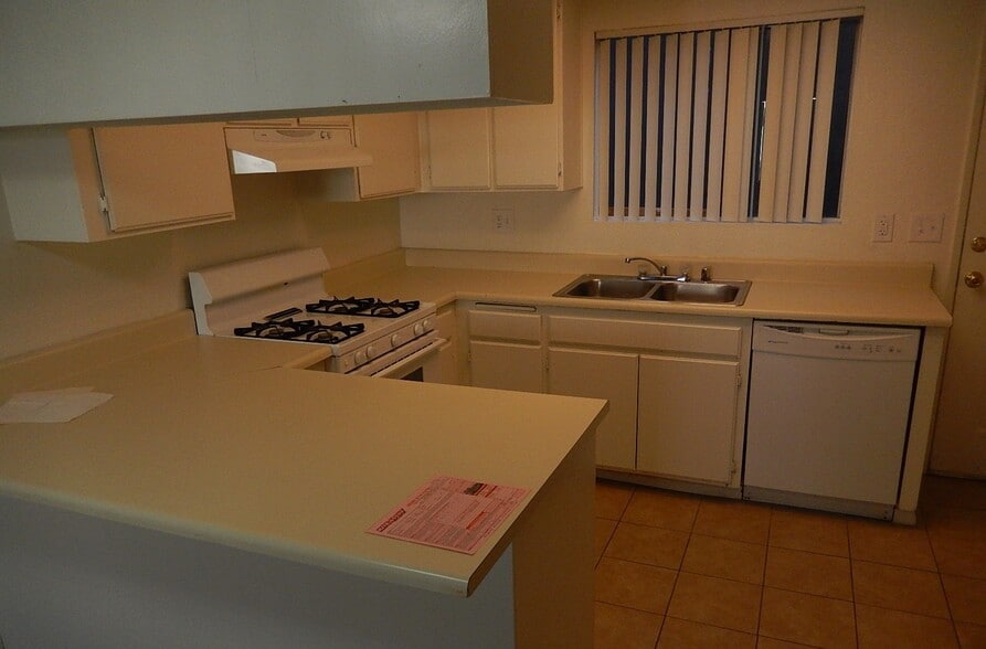 Building Photo - 28691 Calle del Lago