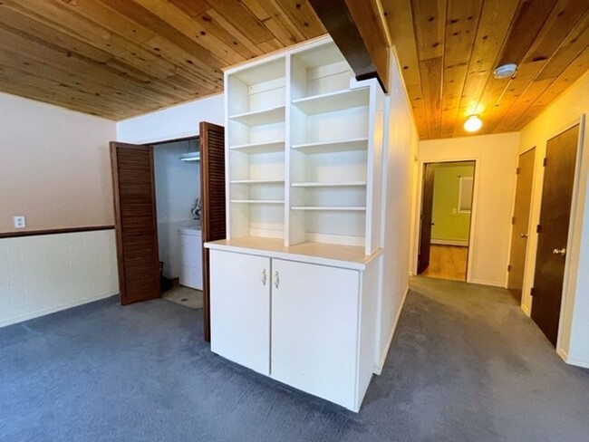 Building Photo - East Anchorage Four Bedroom Home with Bonu...
