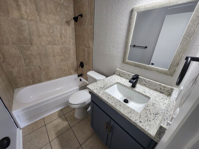 Building Photo - Move in ready. Fully remodeled