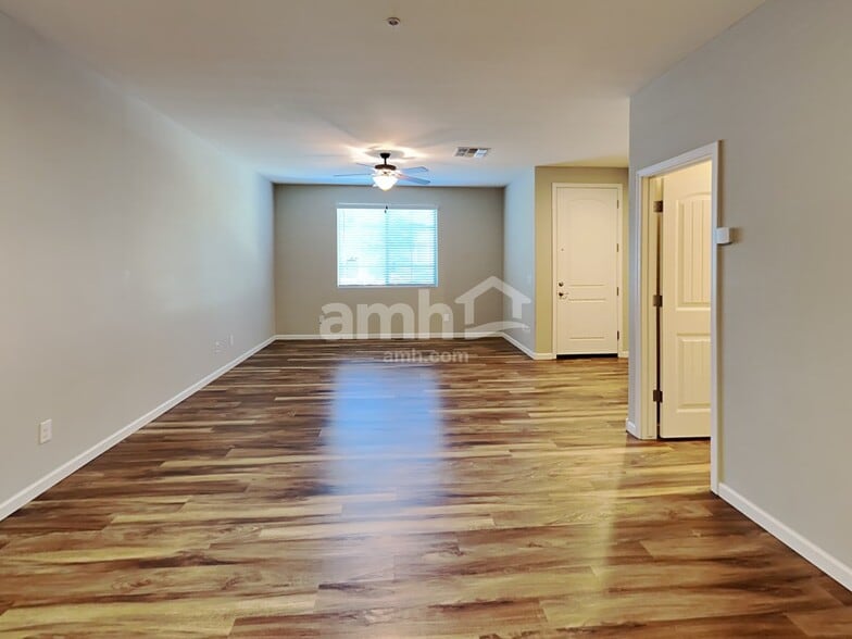 Building Photo - 20701 W Stone Hill Rd