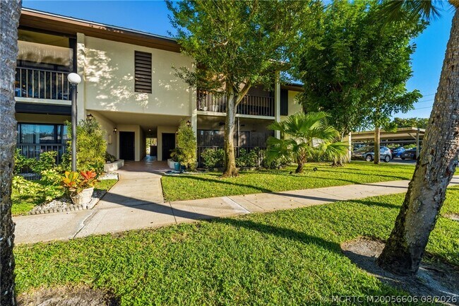 Building Photo - 250 SE Four Winds Dr