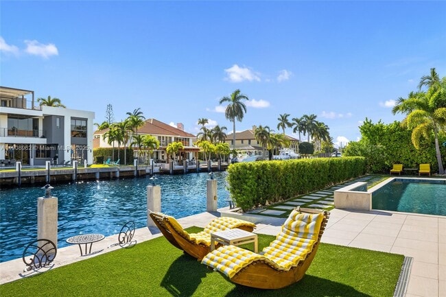 Building Photo - 70 Bay Colony Ln