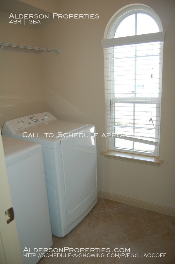 Building Photo - 2240 Hawk Dr