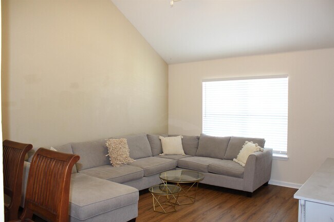 Building Photo - 4434 Gearhart Rd