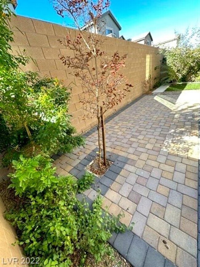 Building Photo - Smart Home. Henderson Beauty In Gated Comm...