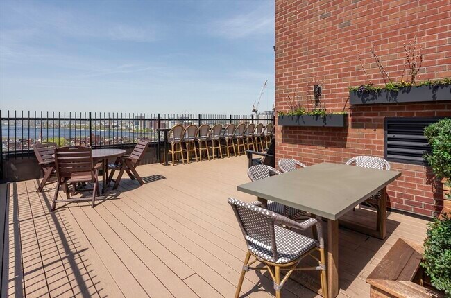 Building Photo - 130 Bowdoin St