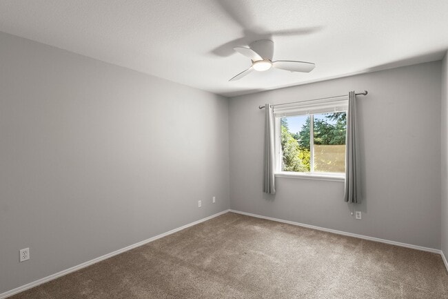 Building Photo - Elegant, Well-Loved, 5 bedroom, 3 bathroom...