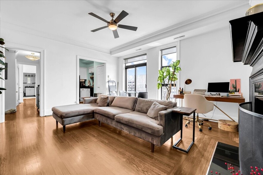 Building Photo - 2900 E Jefferson Ave