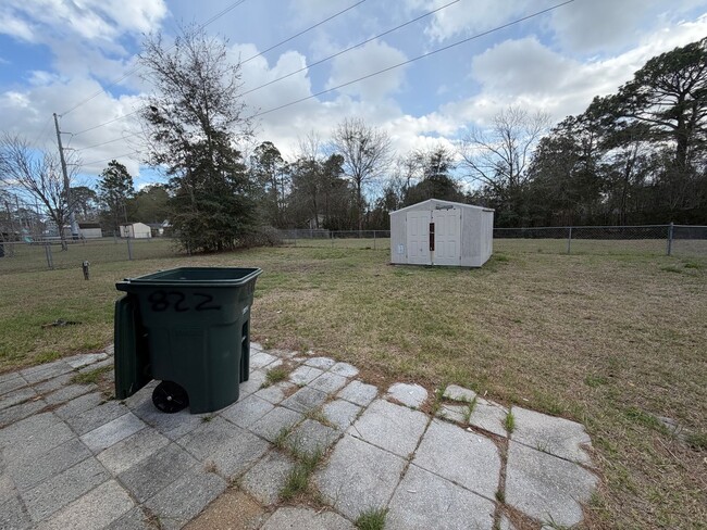 Building Photo - Ridgewood Subdivision Gem: 3-Bedroom Home with Fenced Yard.