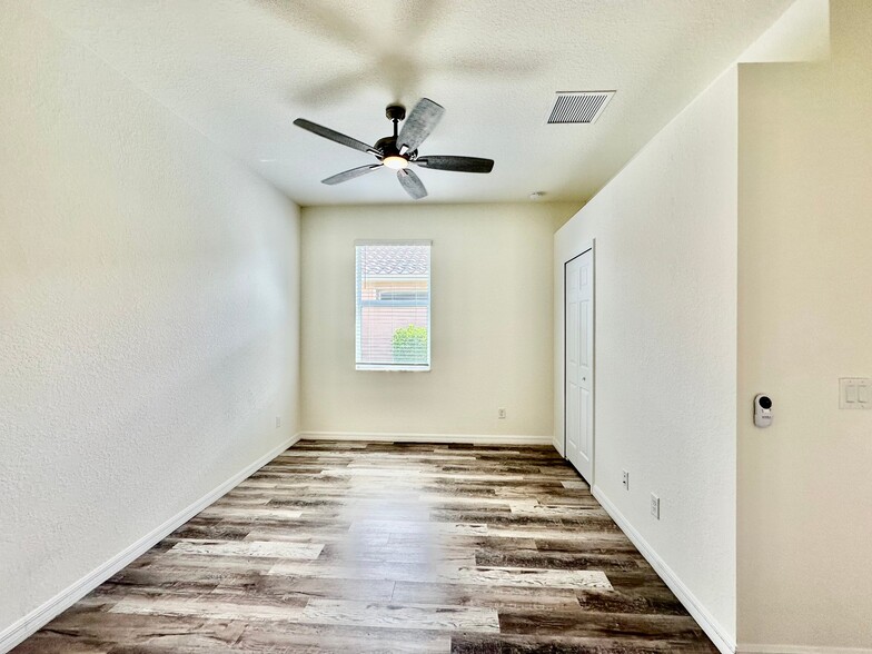 Building Photo - 1823 Alameda Dr