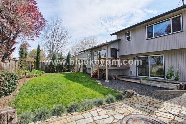 Building Photo - Luxury 3 Bed, 2.5 Bath Home in Beaverton with Large Yard and Bonus Room