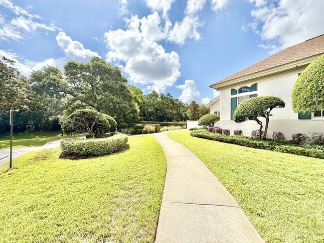 Building Photo - 240 Center Oak Cir