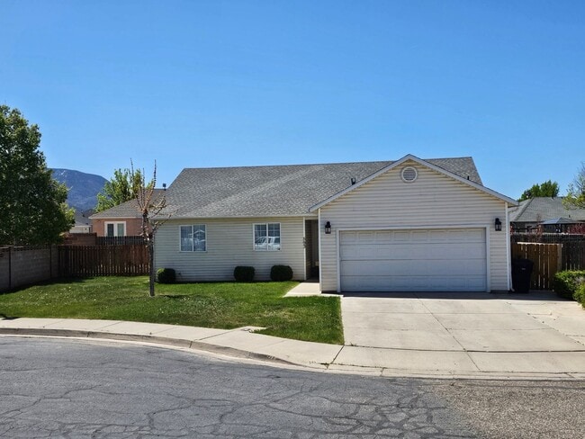 Primary Photo - 3 bed 2 bath single level Home, Pet friendly