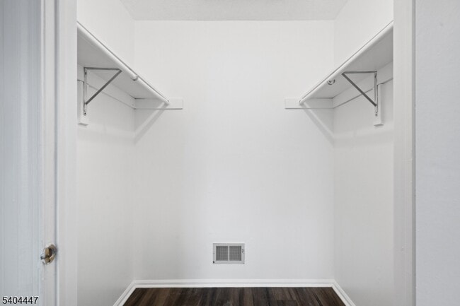 Building Photo - 12 Kingston Run