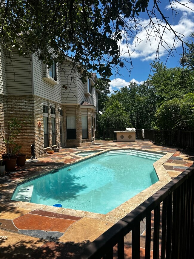 Building Photo - 15603 Rose Crest
