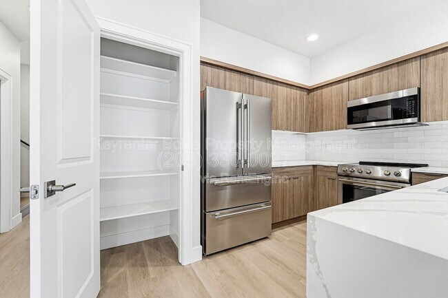 Building Photo - 4330 Greentrail