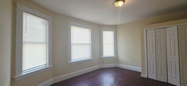 Building Photo - 273 Brooks St